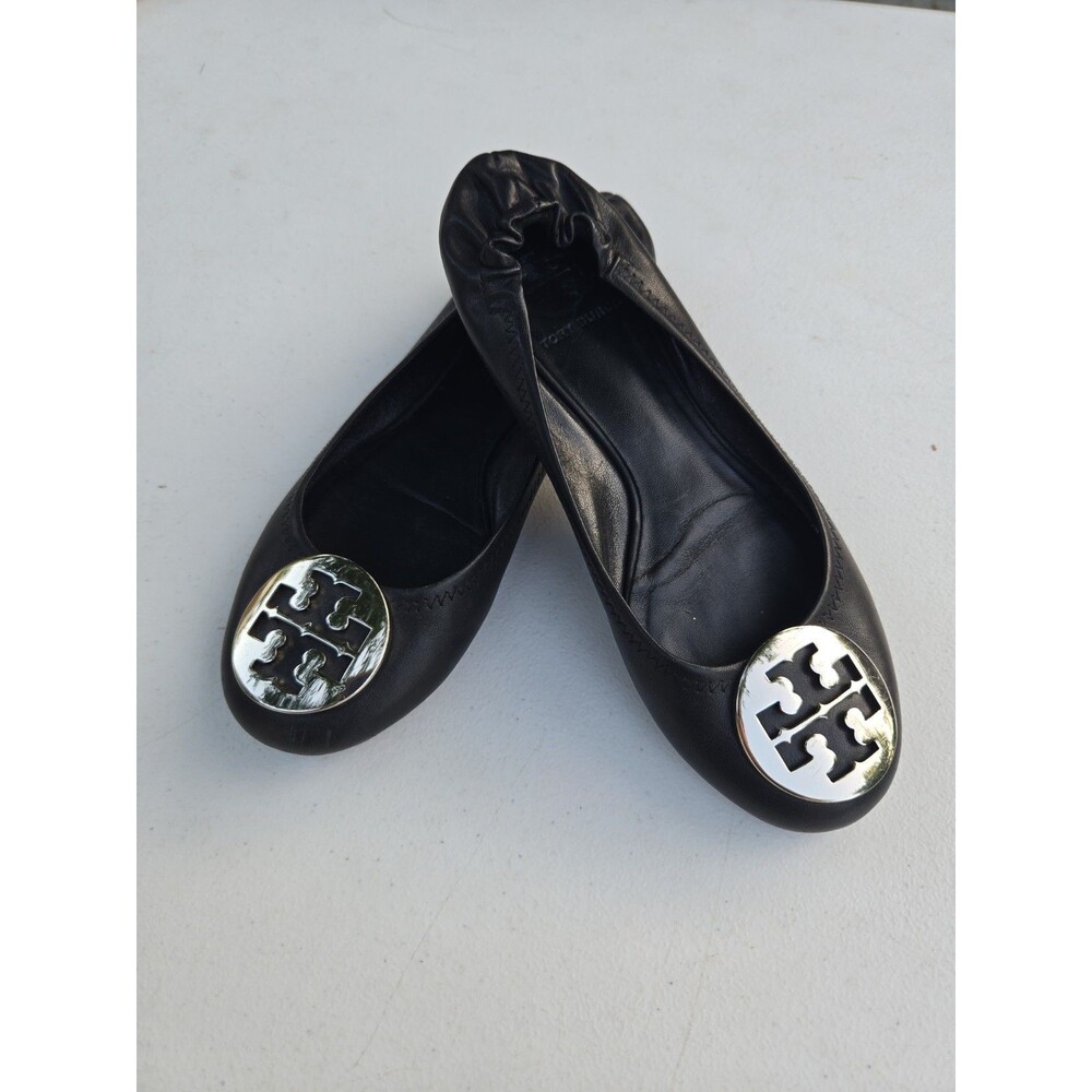 Tory Burch Reva Black Leather Ballet Flats Silver Tone Signature Logo size 5.5 - Picture 2 of 8